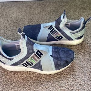 PUMA Men's size 10 Tennis Shoe